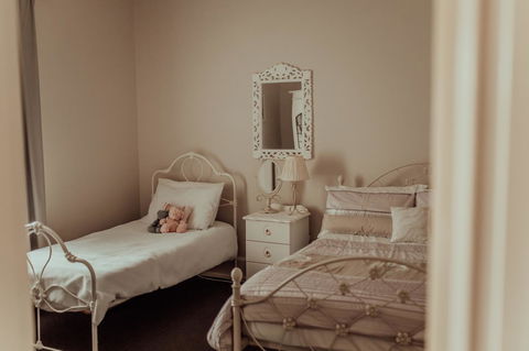 Bluebird Cottage - Sydneys Hotel 2