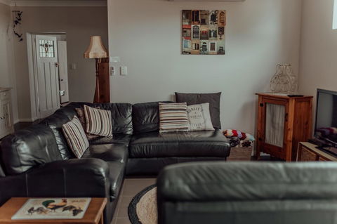 Bluebird Cottage - Sydneys Hotel 17