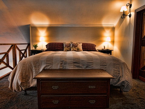 Oak Tree Barn Bridgetown - Sydneys Hotel 11