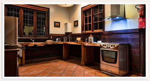 Oak Tree Barn Bridgetown - Sydneys Hotel 17