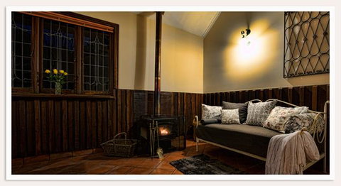 Oak Tree Barn Bridgetown - Sydneys Hotel 13
