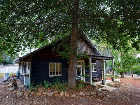 Oak Tree Barn Bridgetown - Sydneys Hotel 2