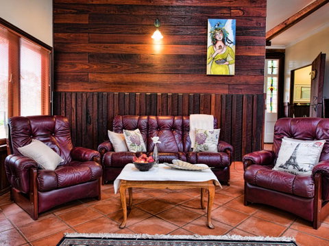 Oak Tree Barn Bridgetown - Sydneys Hotel 6