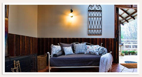 Oak Tree Barn Bridgetown - Sydneys Hotel 10