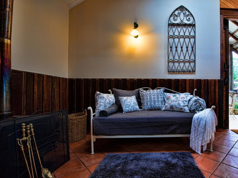 Oak Tree Barn Bridgetown - Sydneys Hotel 3