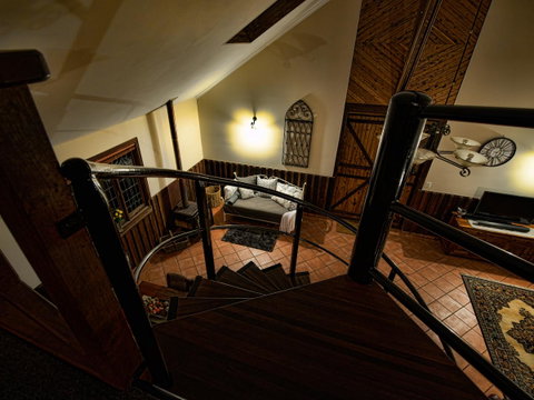 Oak Tree Barn Bridgetown - Sydneys Hotel 0