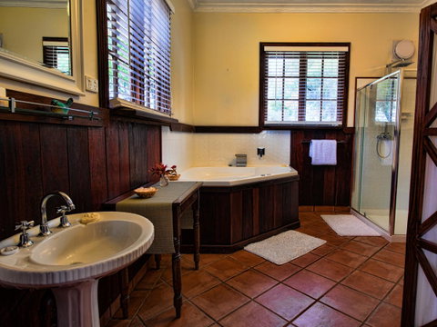 Oak Tree Barn Bridgetown - Sydneys Hotel 8