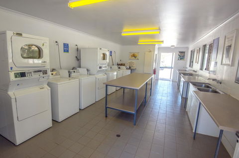 RAC Exmouth Cape Holiday Park - Sydneys Hotel 14