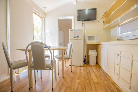 RAC Exmouth Cape Holiday Park - Sydneys Hotel 3