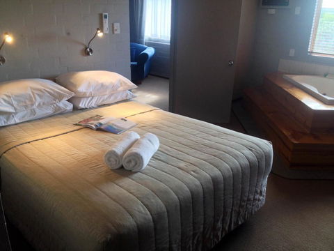 Bremer Bay Resort - Sydneys Hotel 10