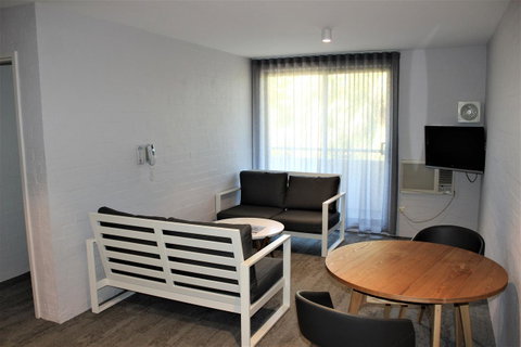 Atrium Hotel Mandurah - Sydneys Hotel 4