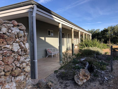 Bremer Bay B&B - Sydneys Hotel 10