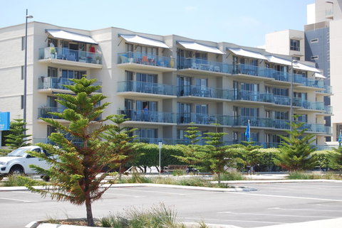 Absolute Beachfront Scarborough - Sydneys Hotel 9