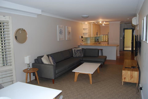 Absolute Beachfront Scarborough - Sydneys Hotel 1