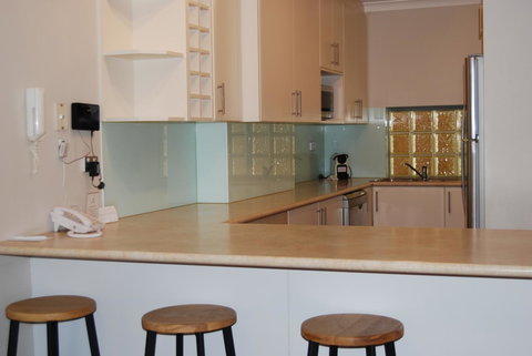 Absolute Beachfront Scarborough - Sydneys Hotel 4