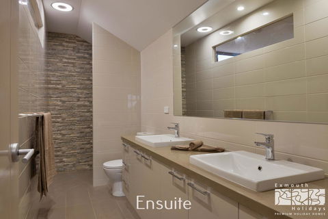 7 Kestrel Place - Sydneys Hotel 13