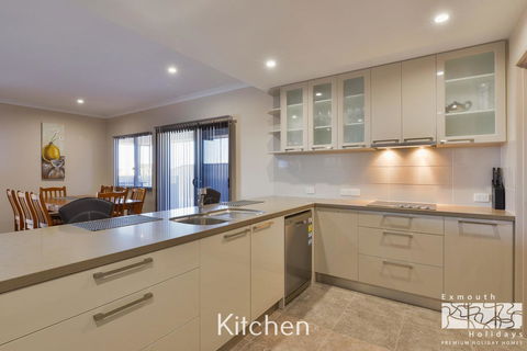 7 Kestrel Place - Sydneys Hotel 6