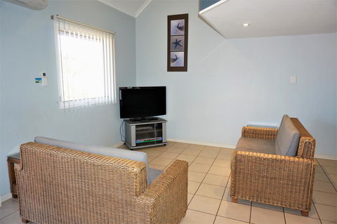 Osprey Holiday Village Unit 122 2 Bedroom - Sydneys Hotel 2