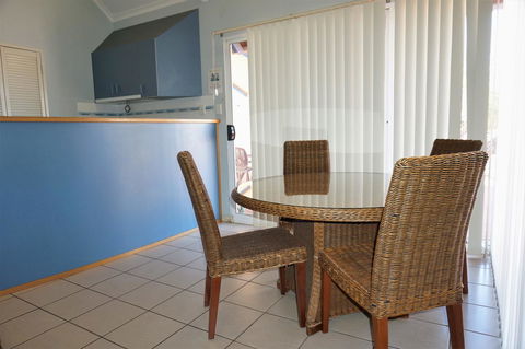 Osprey Holiday Village Unit 122 2 Bedroom - Sydneys Hotel 4
