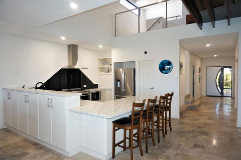 27 Corella Court - Sydneys Hotel 2