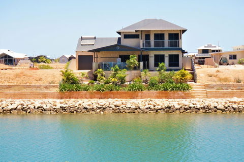 27 Corella Court - Sydneys Hotel 0