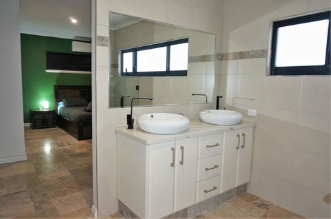 27 Corella Court - Sydneys Hotel 21