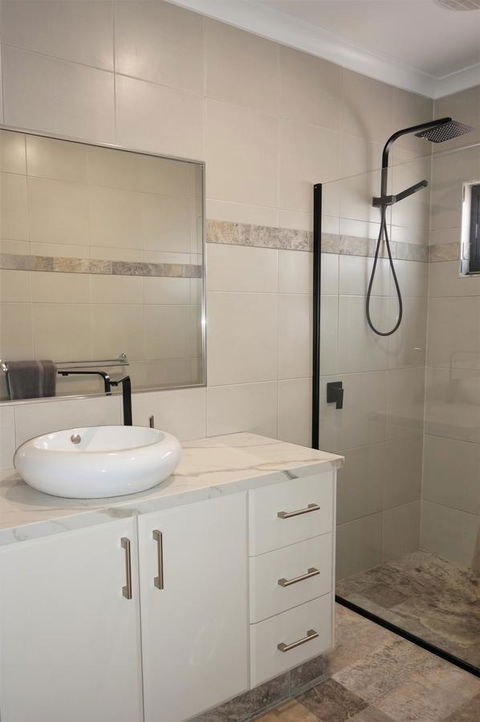 27 Corella Court - Sydneys Hotel 13