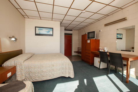 EUCLA MOTOR HOTEL - Sydneys Hotel 19