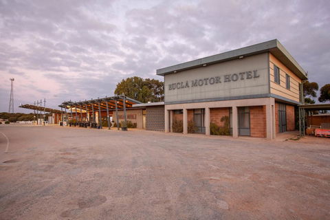 EUCLA MOTOR HOTEL - Sydneys Hotel 0