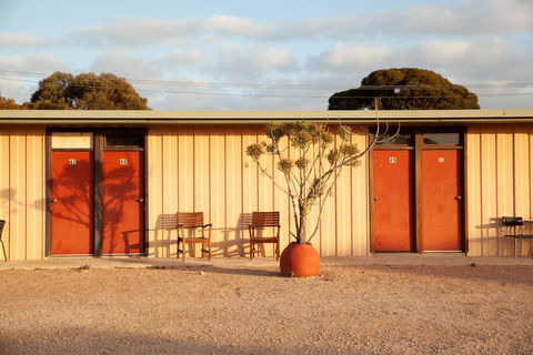 EUCLA MOTOR HOTEL - Sydneys Hotel 7