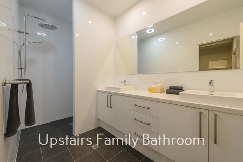 32 Corella Court - Sydneys Hotel 17