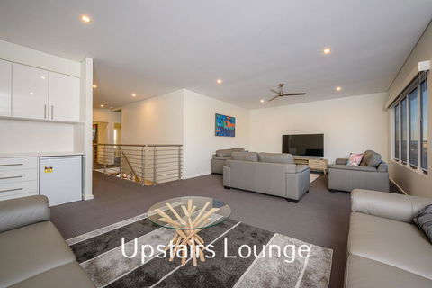32 Corella Court - Sydneys Hotel 12