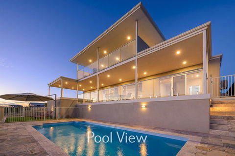 32 Corella Court - Sydneys Hotel 0