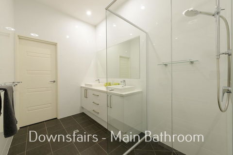 32 Corella Court - Sydneys Hotel 10