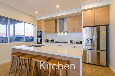 32 Corella Court - Sydneys Hotel 4
