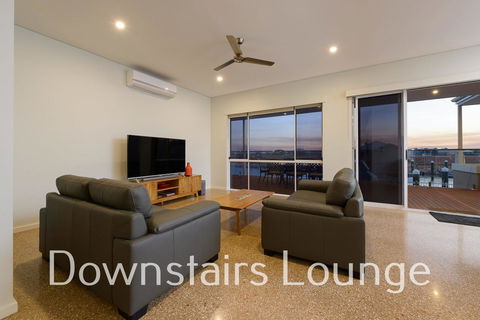 32 Corella Court - Sydneys Hotel 1