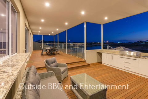 32 Corella Court - Sydneys Hotel 19