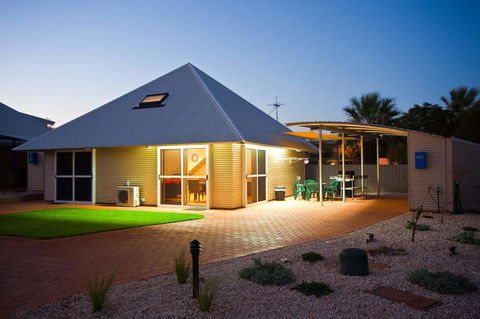 Osprey Holiday Village Unit 103 2 Bedroom - Sydneys Hotel 1