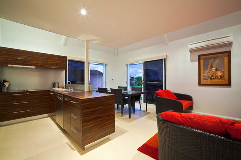 Osprey Holiday Village Unit 103 2 Bedroom - Sydneys Hotel 4