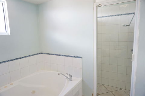 Osprey Holiday Village Unit 120 - Plenty Of Room For A Large Family - Sydneys Hotel 12