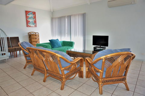 Osprey Holiday Village Unit 120 - Plenty Of Room For A Large Family - Sydneys Hotel 2