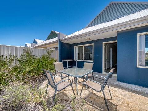 Seafront Unit 60 - Sydneys Hotel 1