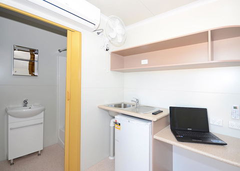 Meekatharra Accommodation Centre - Sydneys Hotel 9
