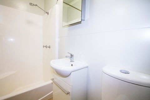 Meekatharra Accommodation Centre - Sydneys Hotel 19