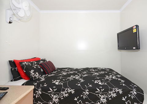 Meekatharra Accommodation Centre - Sydneys Hotel 8