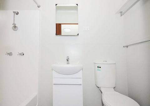 Meekatharra Accommodation Centre - Sydneys Hotel 11
