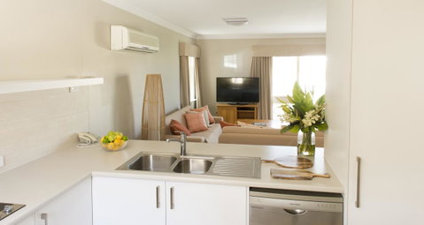 The Marina Hotel - Mindarie - Sydneys Hotel 24