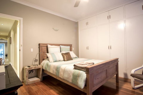 Mullaloo B & B - Sydneys Hotel 28