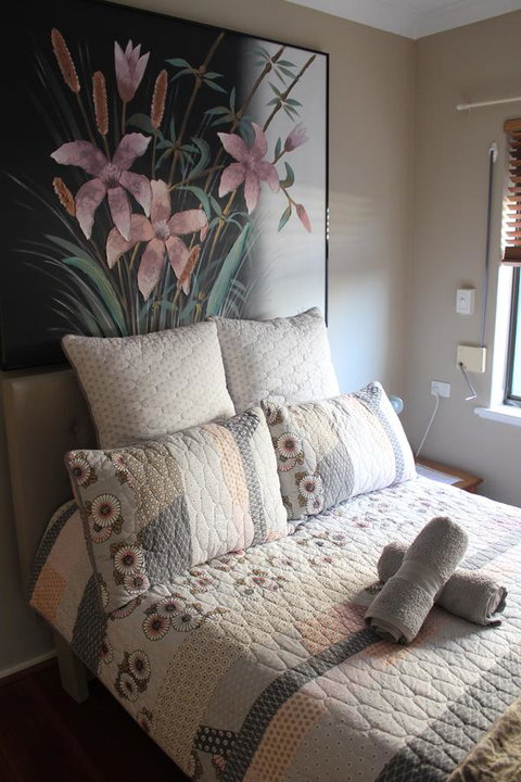 Mullaloo B & B - Sydneys Hotel 7