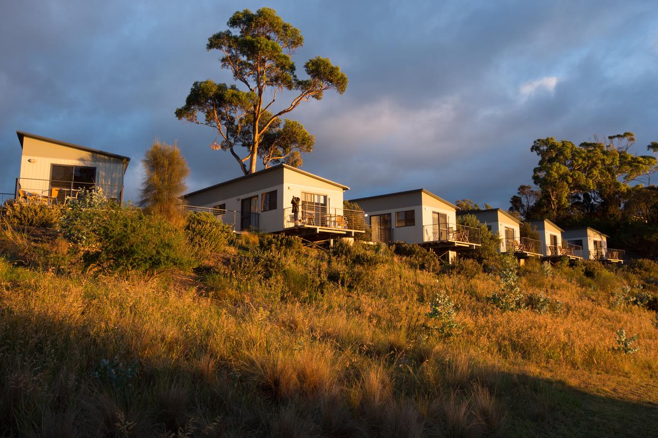Sydneys Hotel